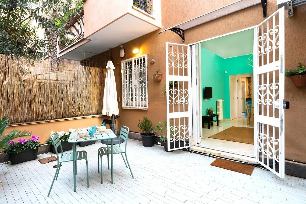 Casa Vegezio Near Vatican Museum And Metro Cipro Private Garden Check-In From 3 Pm To 10 Pm 0*, Roma Italia