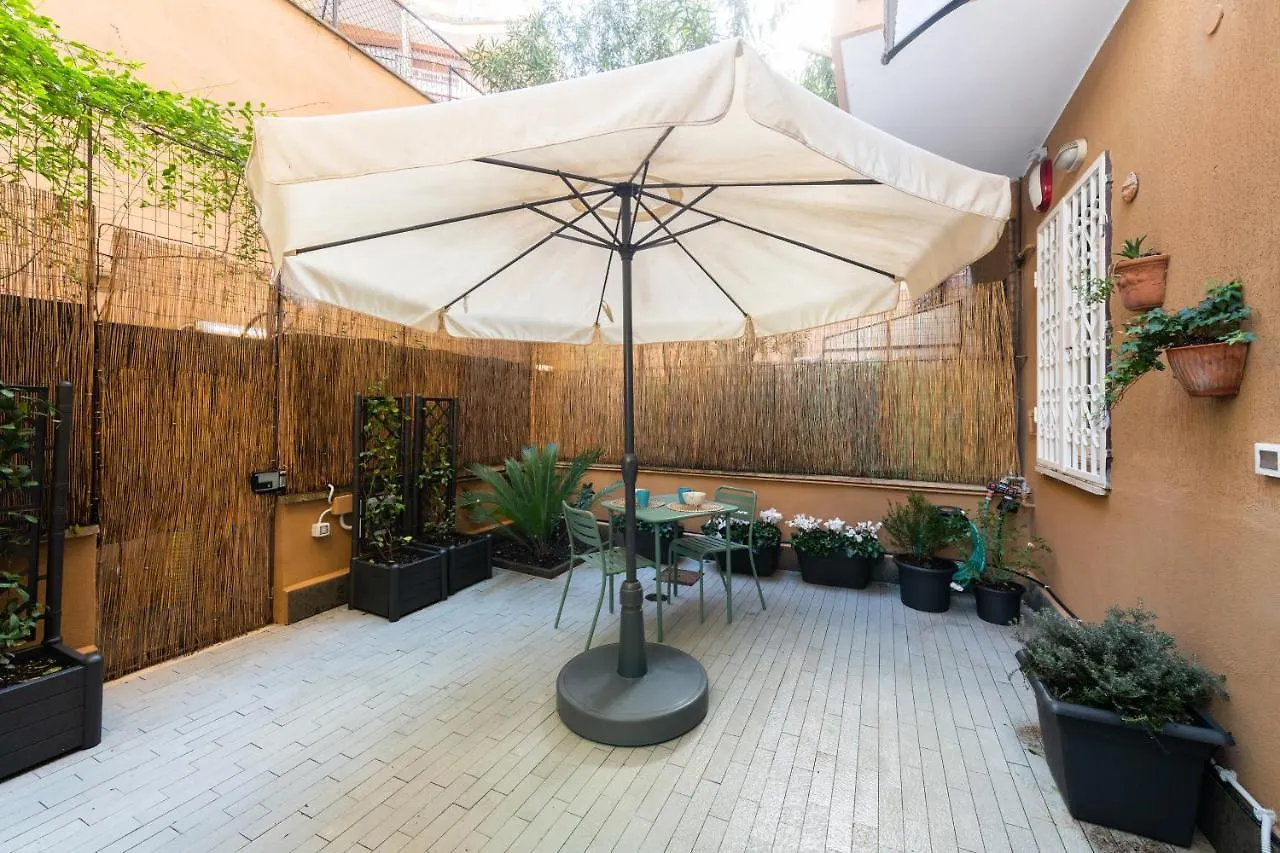 Dom wakacyjny Casa Vegezio Near Vatican Museum And Metro Cipro Private Garden Check-In From 3 Pm To 10 Pm
