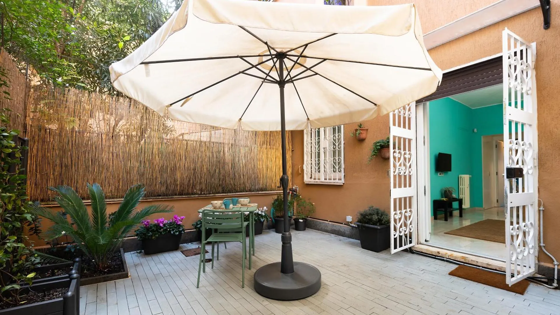 Dom wakacyjny Casa Vegezio Near Vatican Museum And Metro Cipro Private Garden Check-In From 3 Pm To 10 Pm